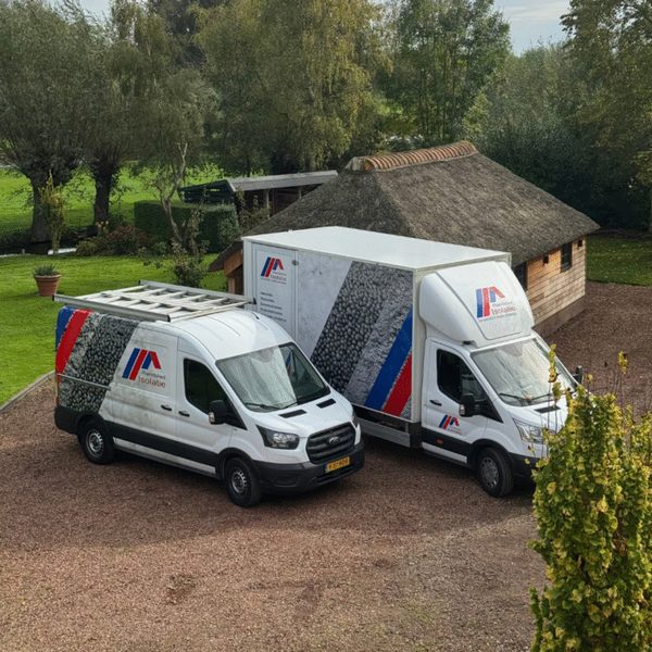 Randstad Isolatie vans at a house